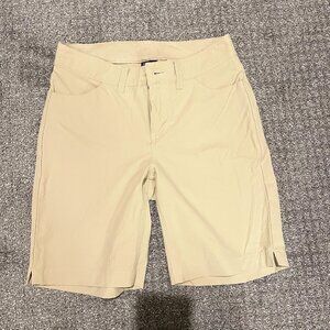 Women's Skyline Traveler Shorts - 8"